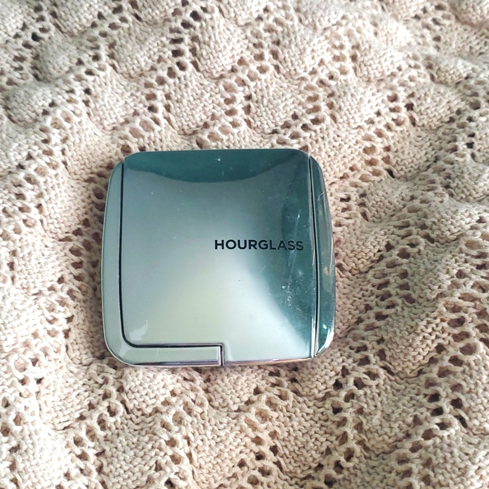 Hourglass Incandescent Strobe Light  Mirrored Silver Highlighter BARELY USED